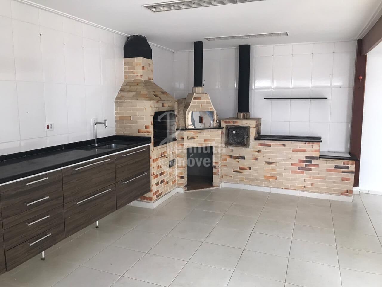 Casa à Venda no Tamboré 4 com Área Gourmet Completa