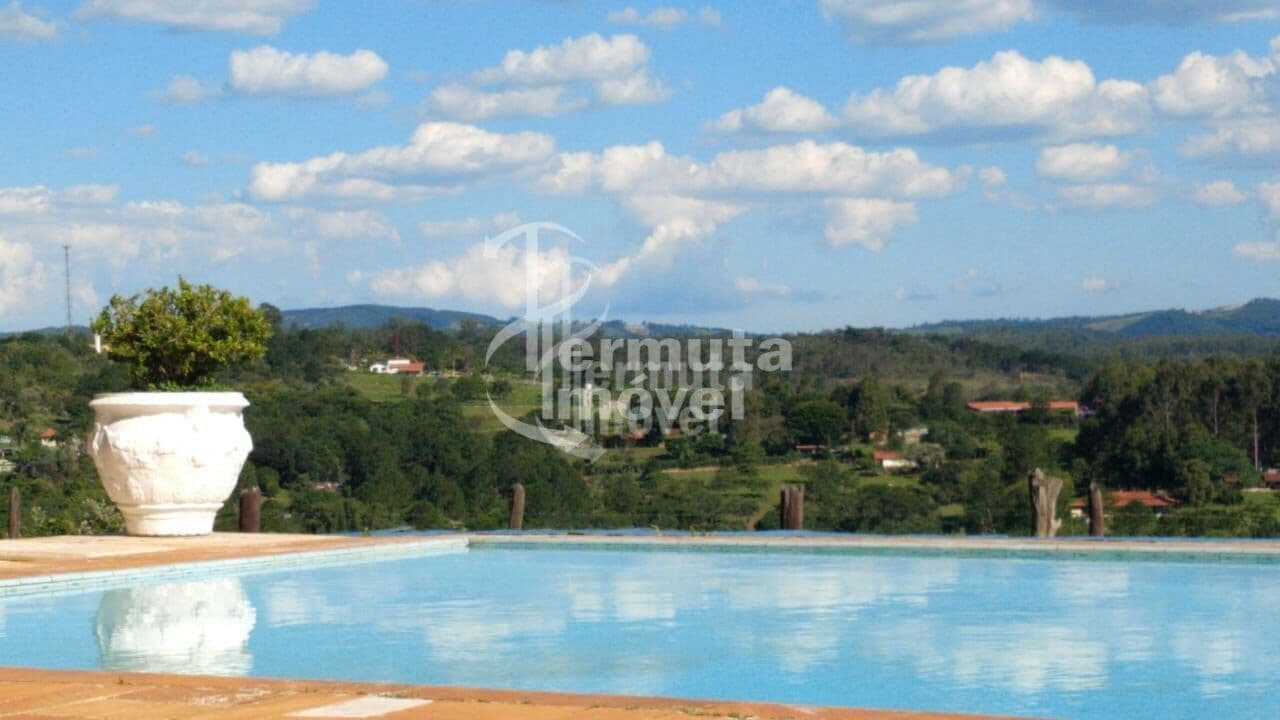 Sítio com 20.000m², 5 suítes, sala de jogos, piscina, churrasqueira, pomar e caseiro em Itu