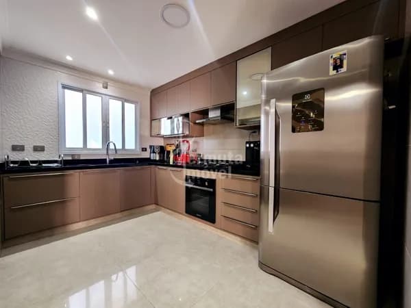 Residencial 2: Casa de Esquina com 5 Suítes