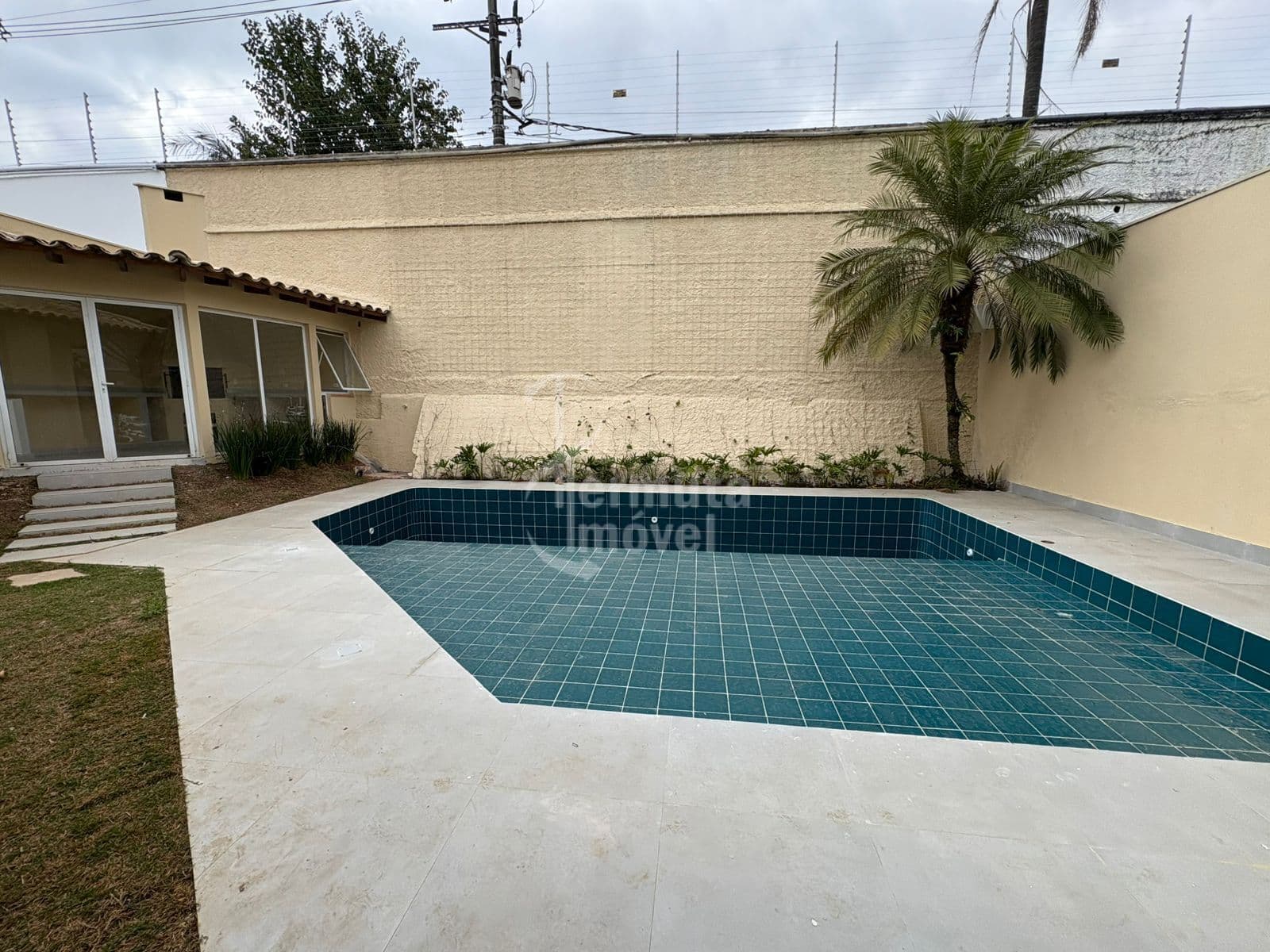 Casa 3 suítes com piscina no Alphaville Residencial 1