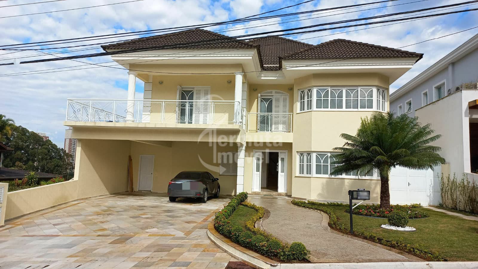 Casa com 669m², 4 suítes, escritório, piscina e espaço gourmet no Melville