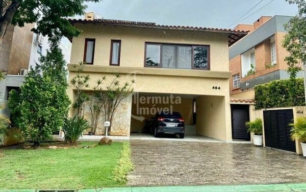 Casa com 287m², 3 dormitórios, 2 suítes, 4 vagas e piscina no Residencial 04