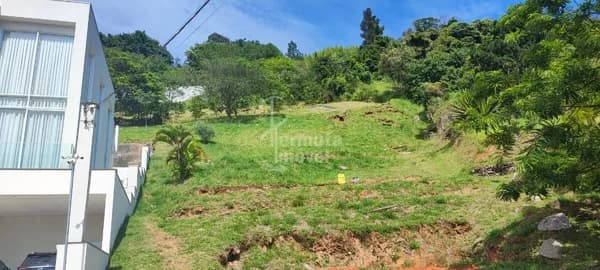 Terreno 762m² com projeto 598m² | Vista permanente | Tamboré – Santana de Parnaíba