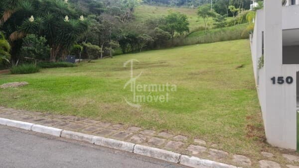 Terreno para venda com 497m², em aclive e com projeto aprovado no Residencial Alphasitio
