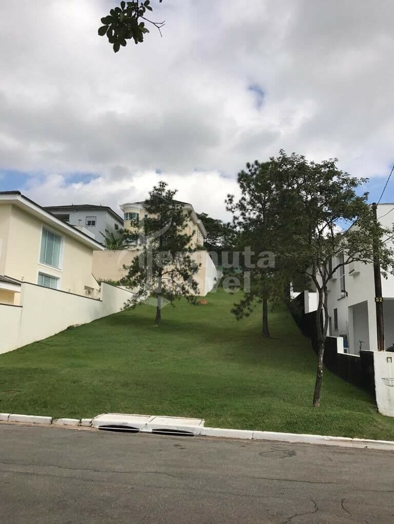 Terreno com 500m² em aclive no Alphaplus