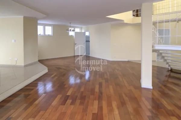 Sobrado com 3 suítes, piscina e espaço gourmet