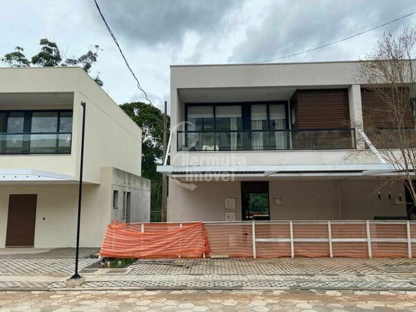 Casa para venda com 152 m², 3 suítes, sala de estar, cozinha e 2 vagas de garagem no Residencial Alpha House 1
