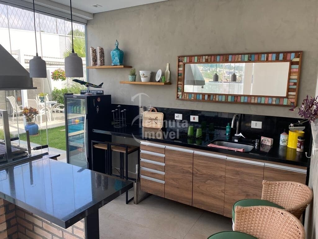 Casa à venda em Tamboré com 335m² , Santana de Parnaíba/SP