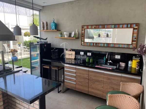Casa à venda em Tamboré com 335m² , Santana de Parnaíba/SP