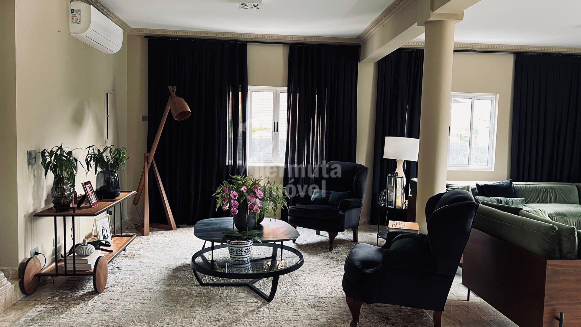 Casa com 4 suítes, gourmet, piscina e 806m² de terreno