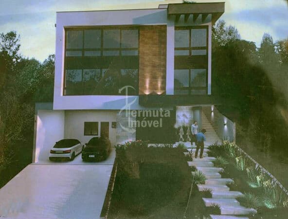 Casa com 400m², 4 suítes, espaço gourmet e piscina no Alphasítio