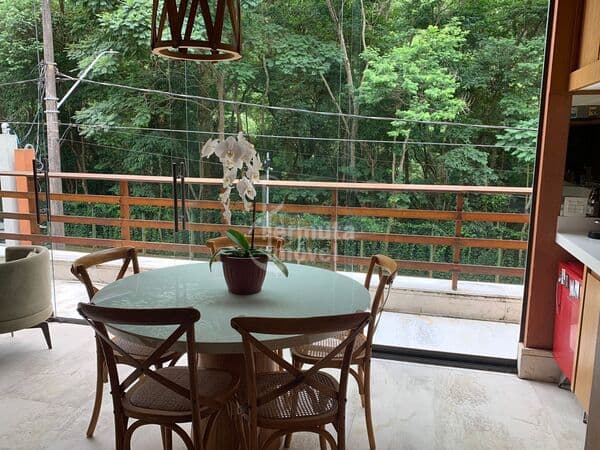 Casa no Alphasítio: 350 m², 3 suítes e piscina