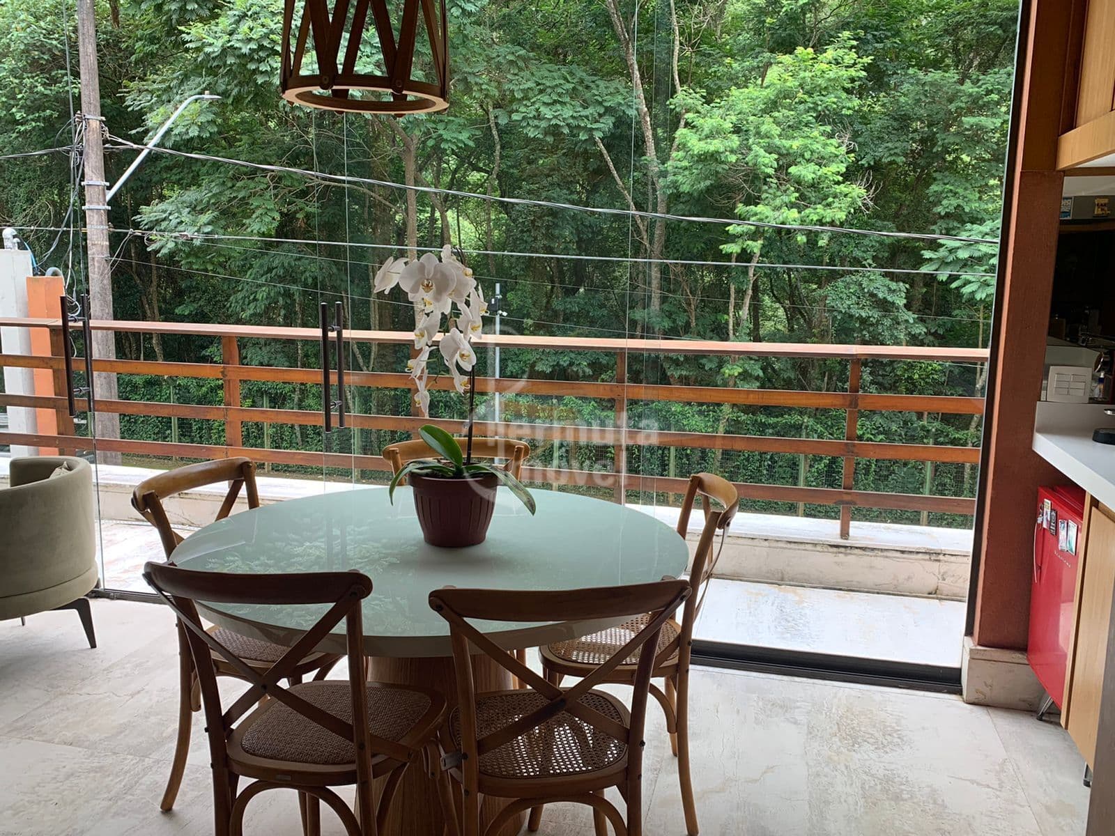 Casa no Alphasítio: 350 m², 3 suítes e piscina