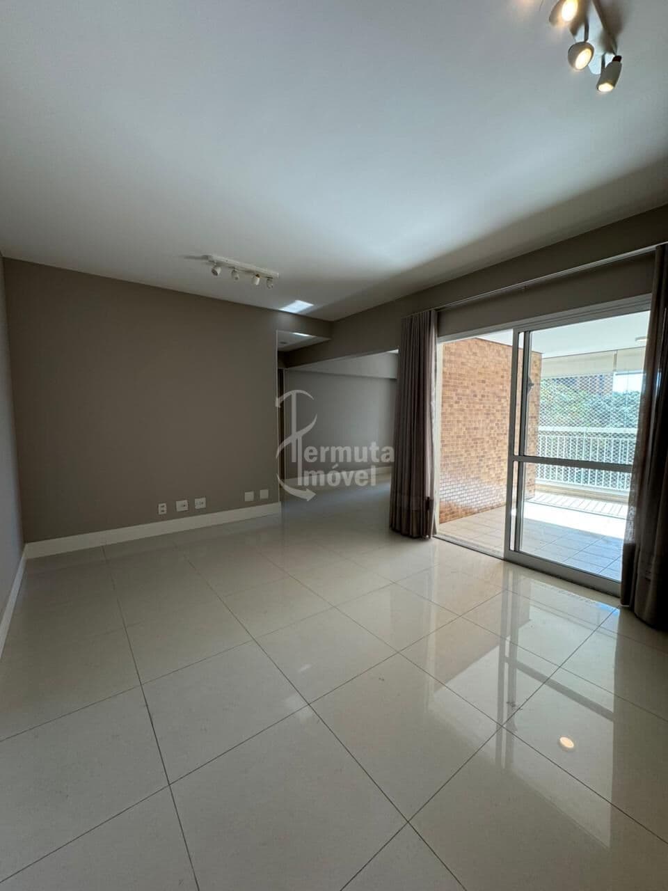 Apartamento com suíte e lazer no London Ville