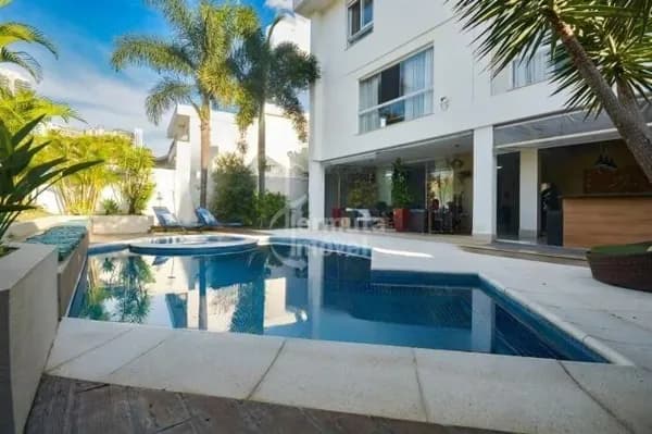 Residencial 2: Casa 576m² com Piscina em Alphaville