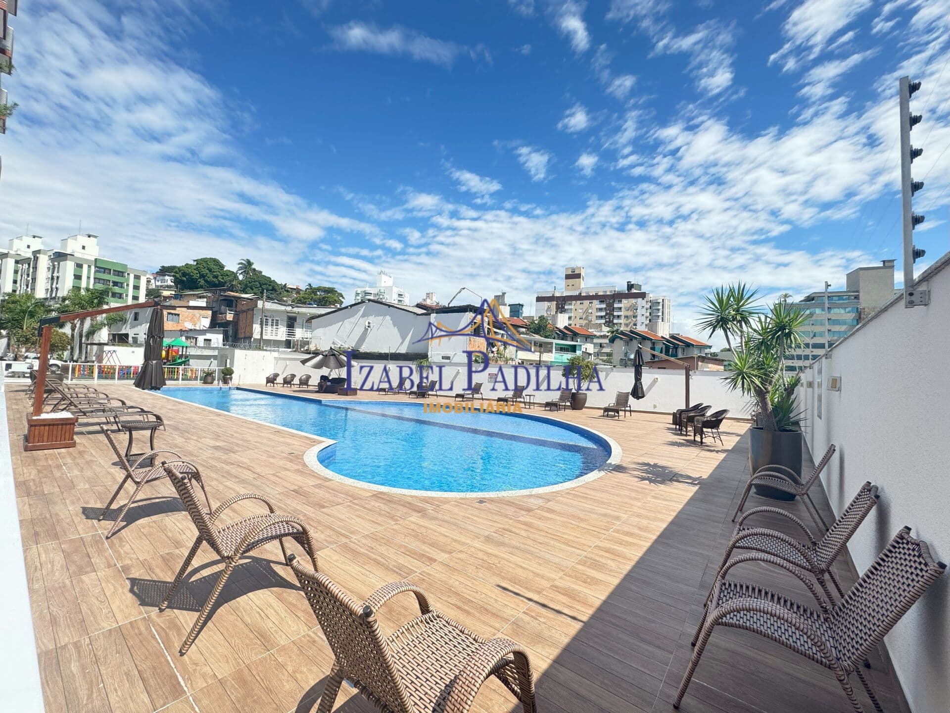 Apartamento Cobertura Linear em Agronômica, Florianópolis/SC