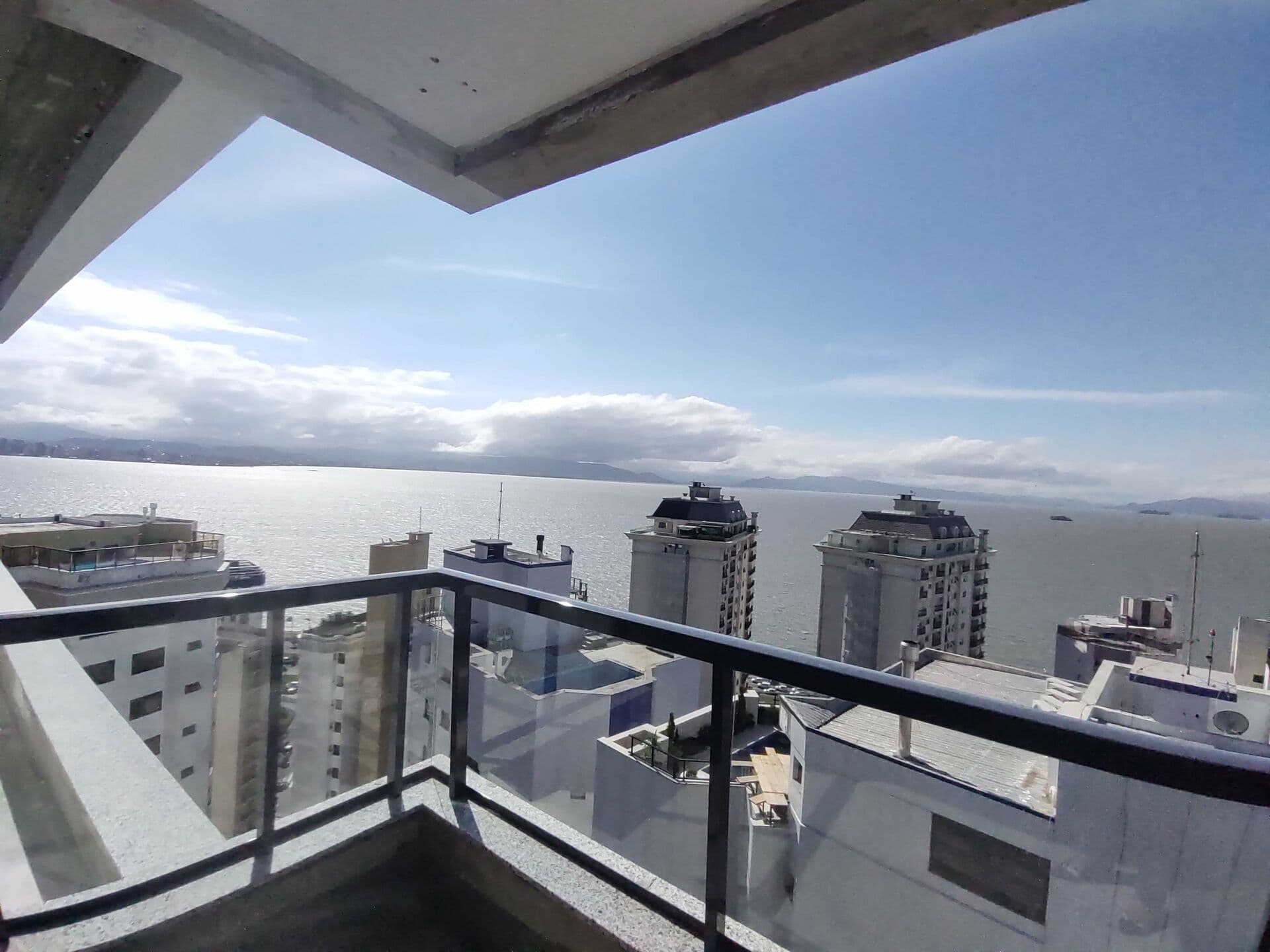 Apartamento alto padrão em construção próximo a avenida Beira Mar. Florianópolis/SC