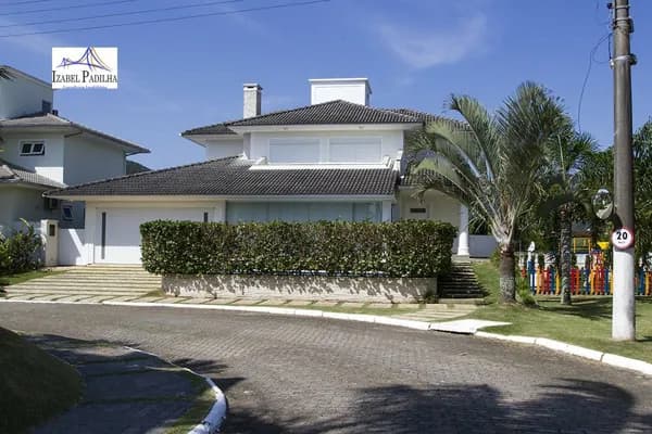 Casa em Condomínio Fechado no Bairro Cacupé-Florianópolis/SC