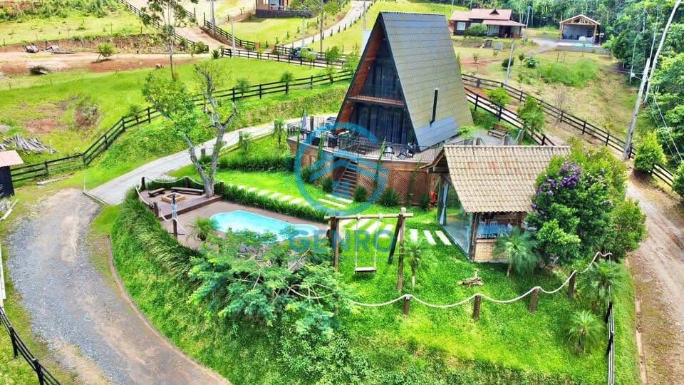 Chácara em Meio a Natureza com Lindo Chalé, Piscina e Terreno de 2.500m² à venda em Canelinha/SC