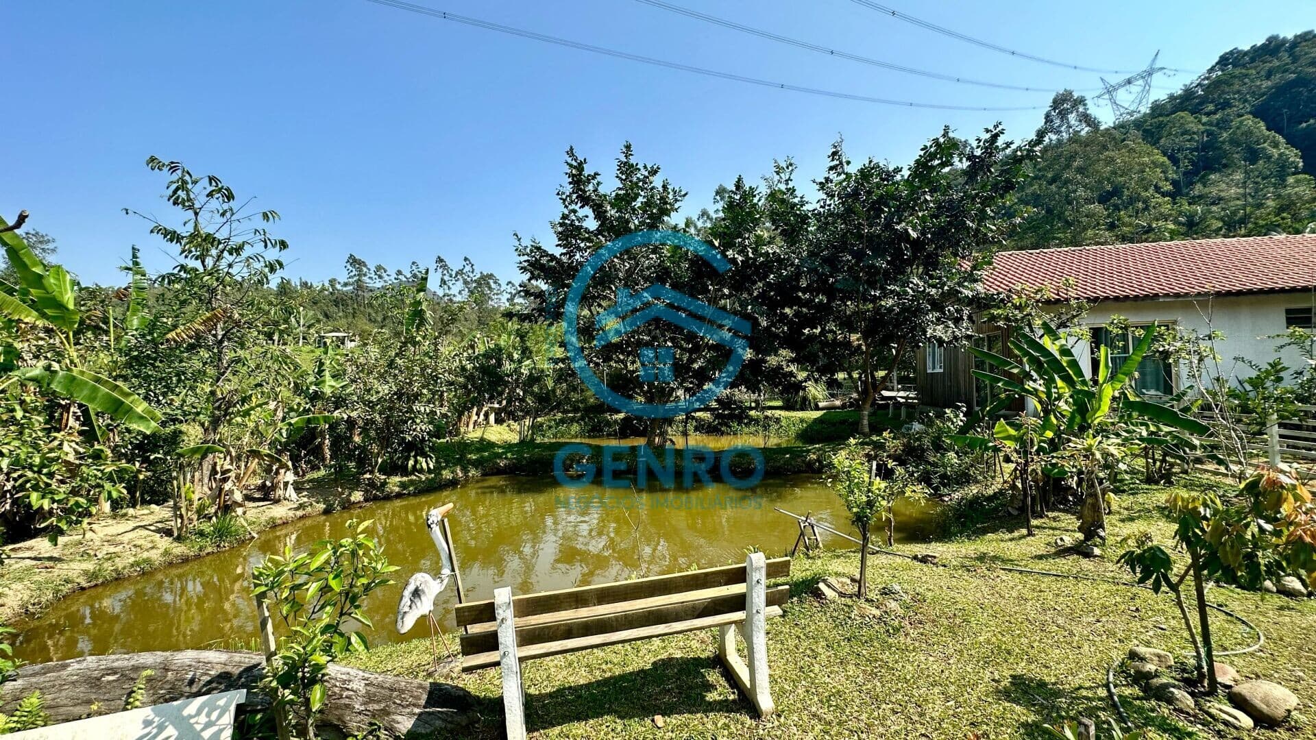 Chácara com 02 Casas, 02 Lagoas, Piscina e Terreno de 1.700m² à venda em Canelinha/SC