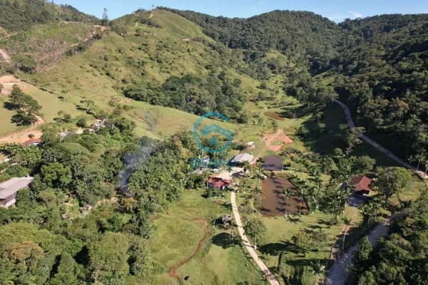 Sítio em Meio a Natureza com 02 Casas, 02 Lagoas e Terreno de 420.000m² ( 42 HECTARES ) à venda em Brusque/SC