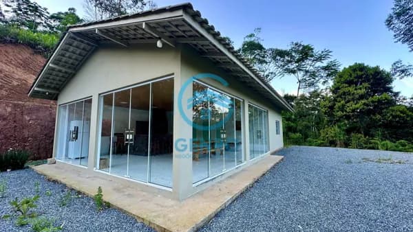 Chácara Semimobiliada em Meio a Natureza com Terreno de 3.000m² à venda em Tijucas/SC
