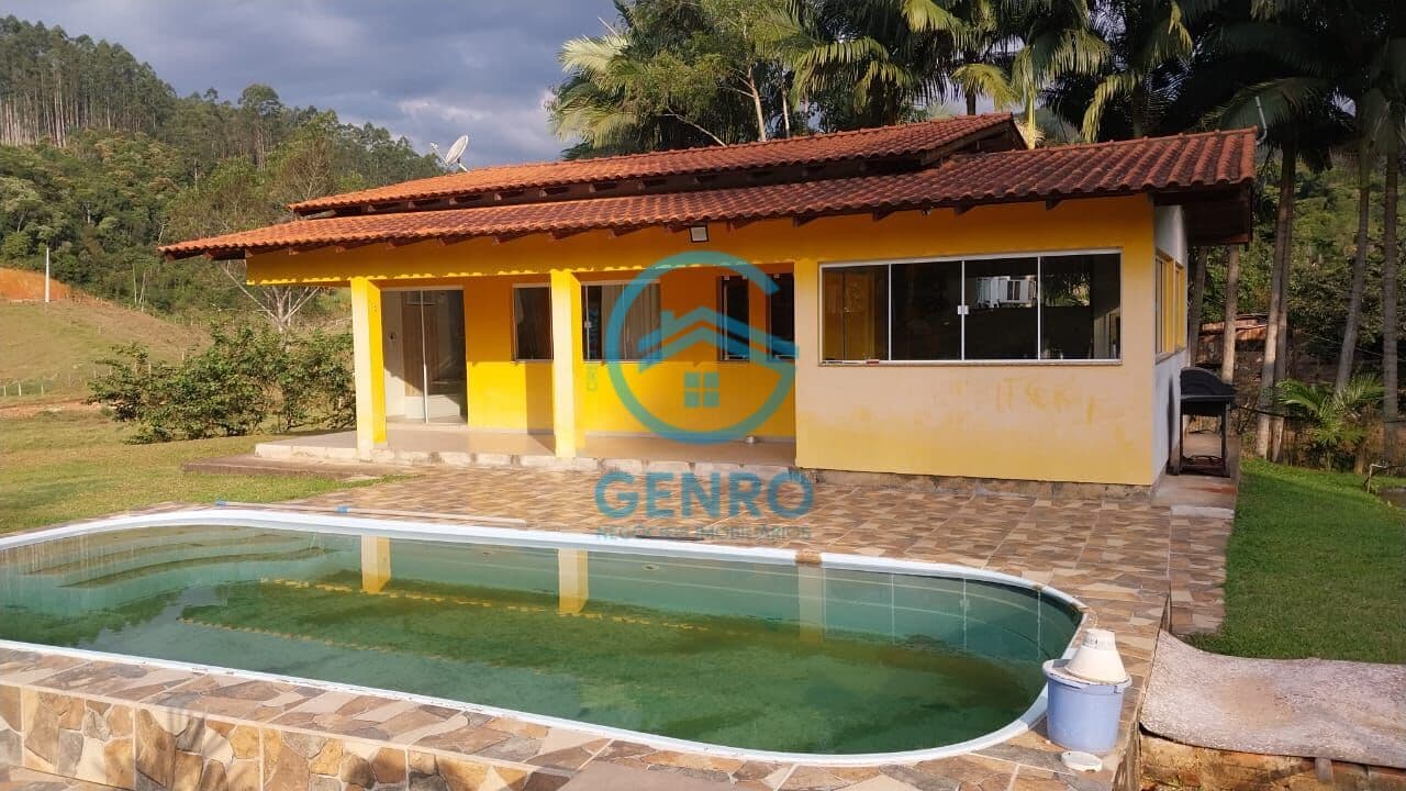 Chácara em Meio a Natureza com Lagoa, Piscina e Terreno de 1.600m² à venda em Tijucas/SC