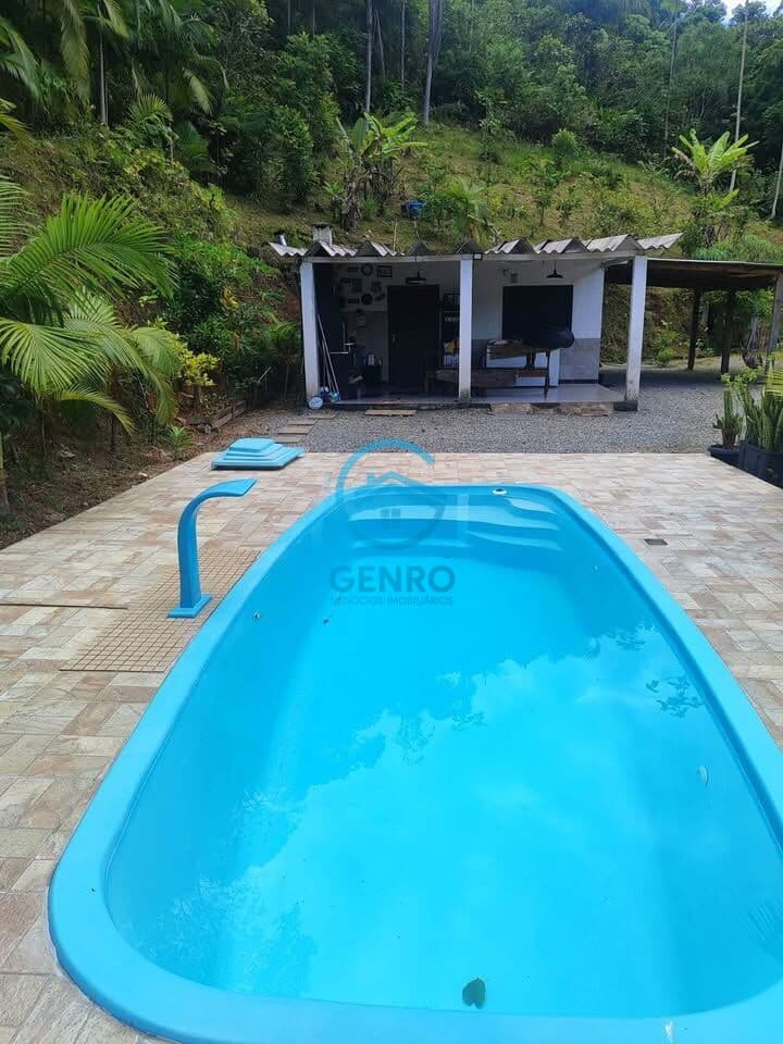 Chácara em Meio a Natureza com Piscina e Terreno de 1.700m² à venda em Tijucas/SC