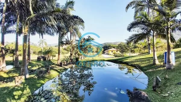 Chácara em Meio a Natureza com Lagoa, Piscina e Terreno de 4.500m² à venda em Biguaçu/SC