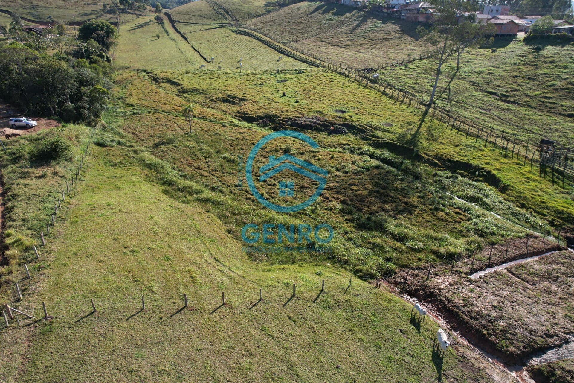Área para Sítio com Riacho e Terreno de 12.000m² ( 1.2 HECTARES ) à venda em Canelinha/SC