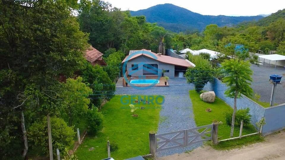 Chácara em Meio a Natureza com Riacho, Piscina e Terreno de 1.200m² à venda em São João Batista/SC