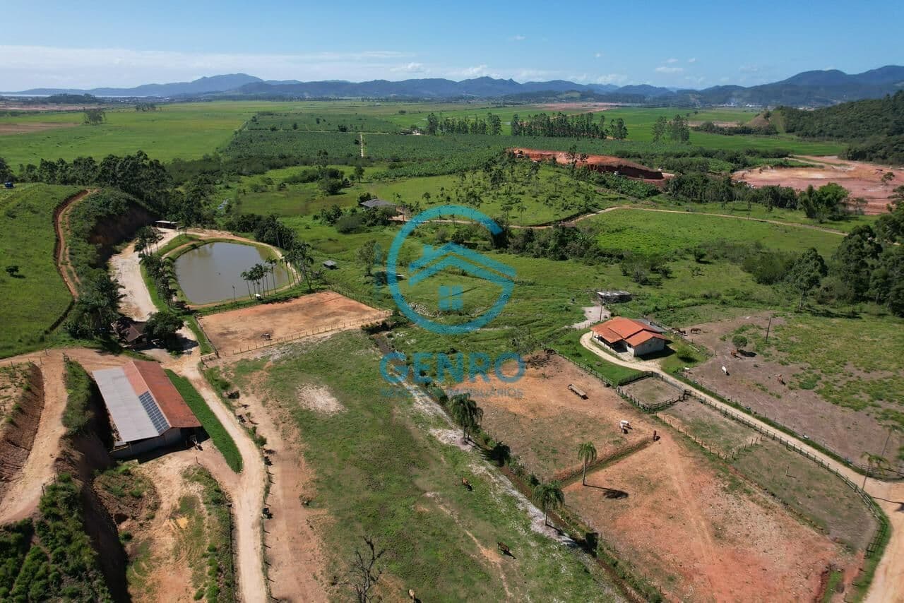 Sítio Haras em Meio a Natureza com Lagoa e Terreno de 140.000m² ( 14 HECTARES ) à venda em Tijucas/SC