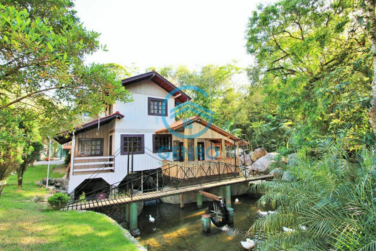 Chácara em Meio a Natureza com Lagoa, Cachoeira e Terreno de 8.000m² à venda em Canelinha/SC