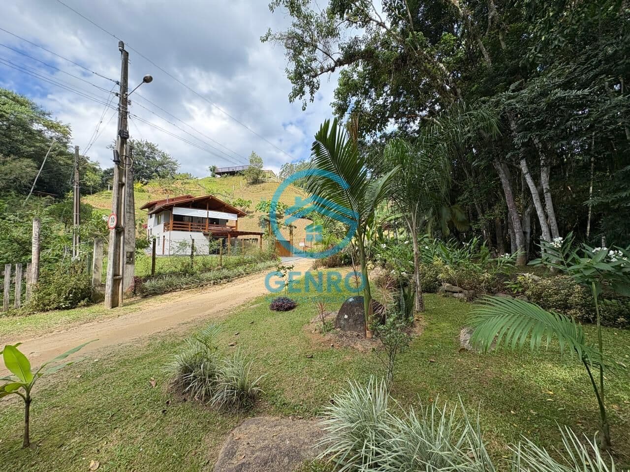 Chácara Semimobiliada em Meio a Natureza com Riacho e Terreno de 2.200m² à venda em Águas Mornas/SC