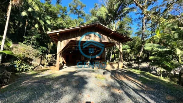 Chácara em Meio a Natureza com Cachoeira e Terreno de 5.800m² à venda em Canelinha/SC