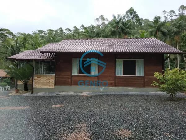 Chácara Semimobiliada em Meio a Natureza com Riacho e Terreno de 1.200m² à venda em Tijucas/SC