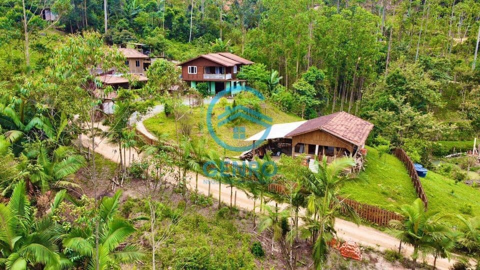 Chácara com Chalé em Meio a Natureza e Terreno de 1.600m² à venda em Canelinha/SC
