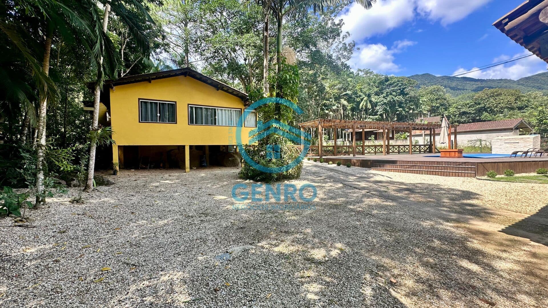Chácara em Meio a Natureza com Piscina e Terreno de 1.450m² à venda em Canelinha/SC