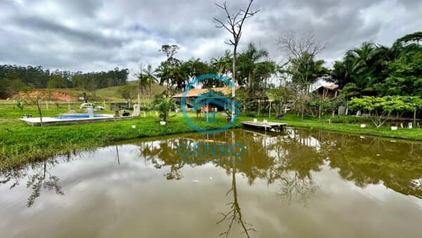 Chácara em Meio a Natureza com Lagoa, Piscina e Terreno de 5.500m² à venda em Canelinha/SC