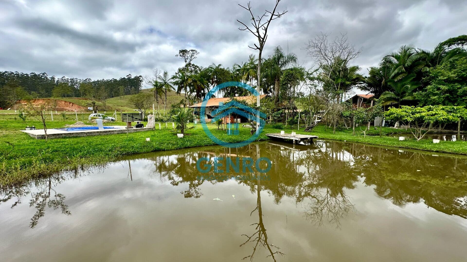 Chácara em Meio a Natureza com Lagoa, Piscina e Terreno de 5.500m² à venda em Canelinha/SC