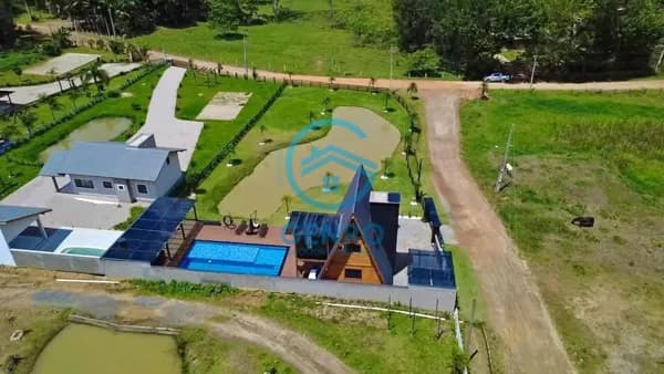 Chalé Mobiliado com Piscina Aquecida, Lagoa e Terreno de 1.890m² à venda em Canelinha/SC