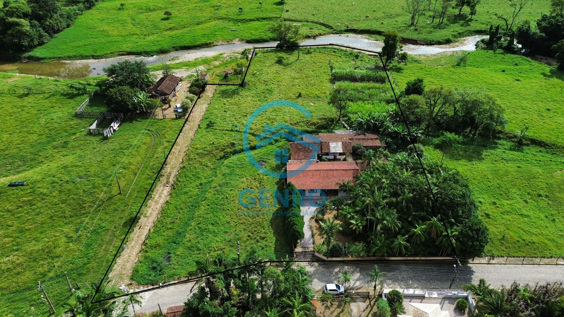 Sítio com Riacho, Cachoeira e Terreno de 10.000m² ( 01 HECTARE ) à venda em Tijucas/SC