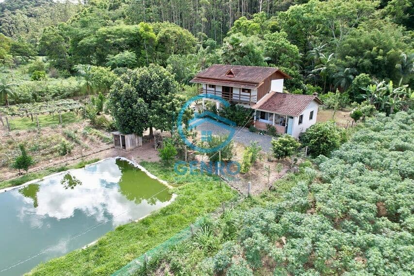 Sítio em Meio a Natureza com Cachoeira, Lagoa e Terreno de 10.600m² à venda em São João Batista/SC