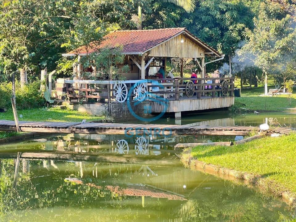 Chácara em Meio a Natureza com Lagoa, Piscina e Terreno de 2.600m² à venda em Canelinha/SC