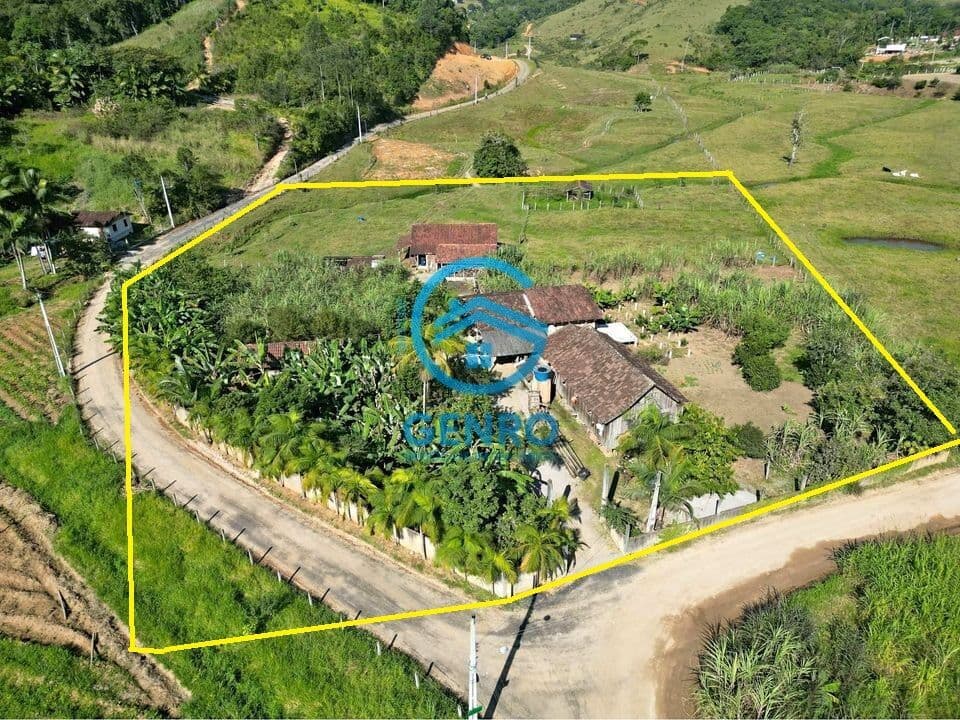 Chácara em Meio a Natureza com Riacho e Terreno de 7.800m² à venda em Tijucas/SC