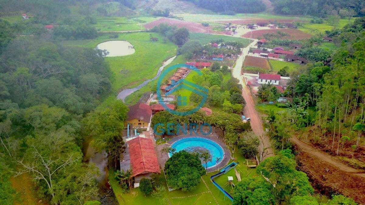 Sítio com Excelente Infraestrutura e Terreno de 160.000m² ( 16 HECTARES ) à venda em Tijucas/SC
