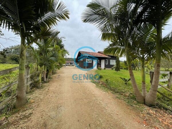 Chácara em Meia a Natureza com Piscina e Terreno de 2.500m² à venda em Canelinha/SC