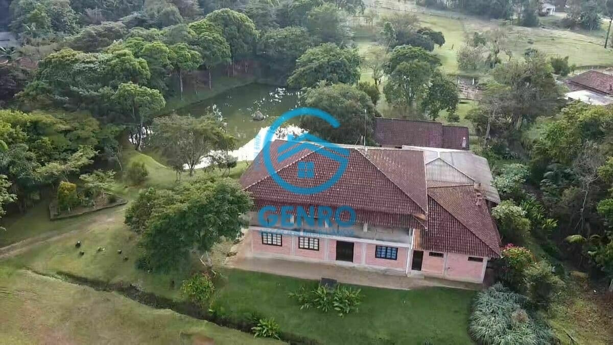 Sítio em Meio a Natureza com Lagoa, Cachoeira e Terreno com 18.000m² ( 1.8 HECTARES ) em Canelinha/SC