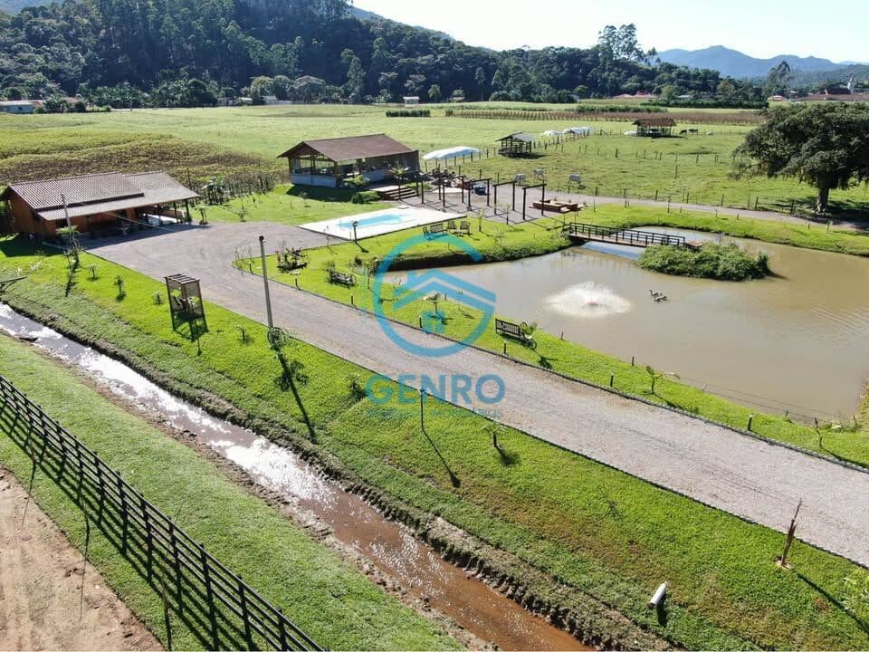 Chácara em Meio a Natureza com Riacho, Lagoa e Terreno de 4.700m² à venda em Tijucas/SC