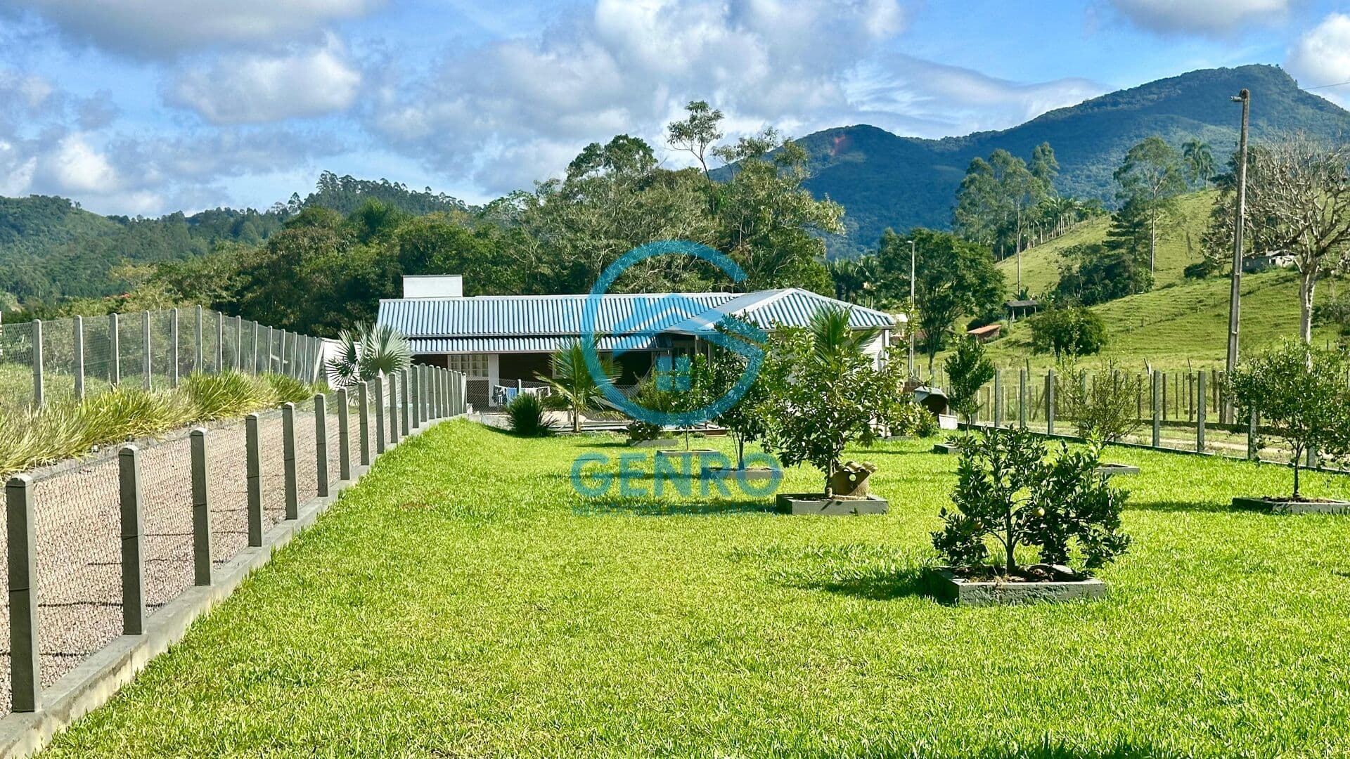 Chácara em Meio a Natureza com Piscina com Aquecimento e Terreno de 2.290m² à venda em Canelinha/SC